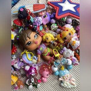 Mystery Keychain Surprise Bags – 4x Fun in Every Pack!